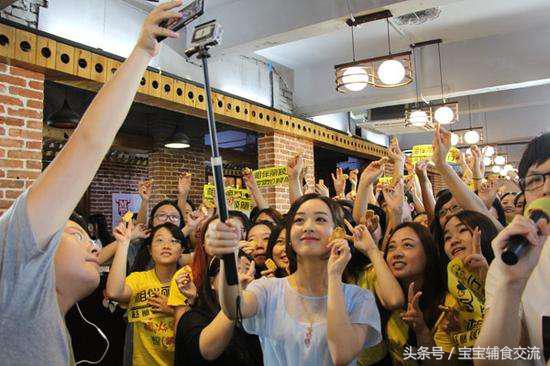 如何看待孩子追星,学生盲目追星花巨资家长怎么做