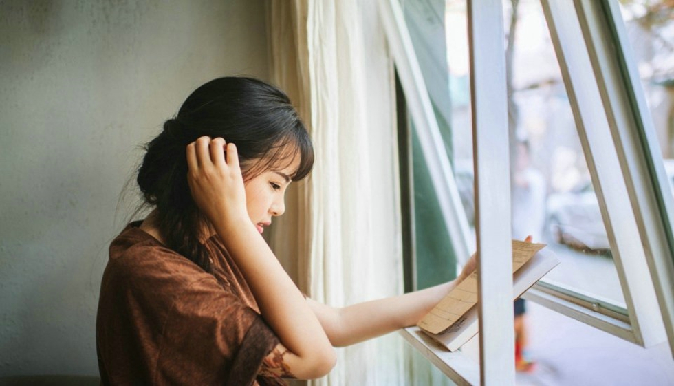 在人际交往中如何克服嫉妒心理,怎么消除自己好猜疑心理