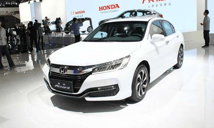 十代雅阁跟十代半雅阁减配的地方,偶遇雅阁