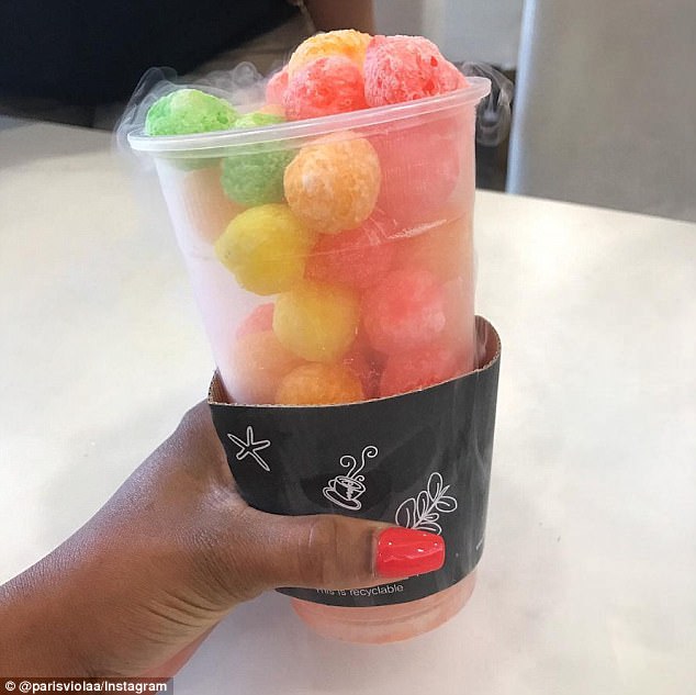 修仙专享冰淇淋！时尚冰淇淋店在冷冻甜点中加入干冰和液氮的效果