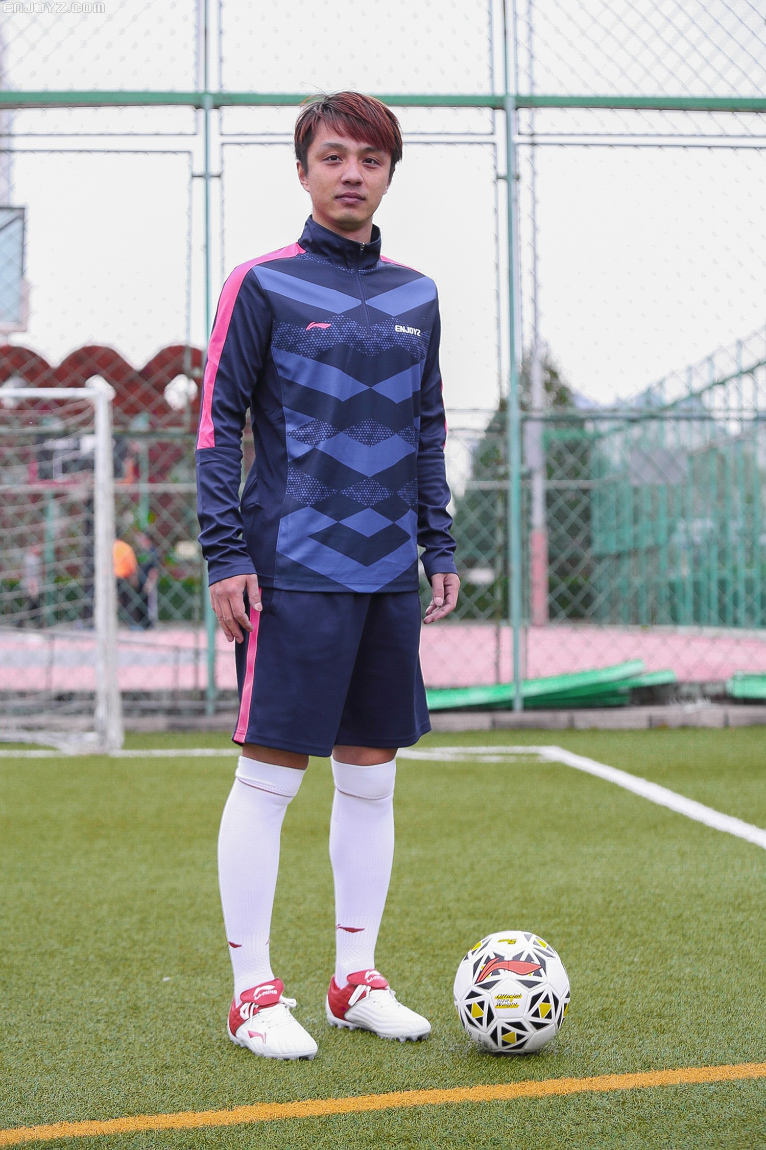 李宁铁2和美津浓足球鞋哪个好,李宁足球鞋铁系列二代直播