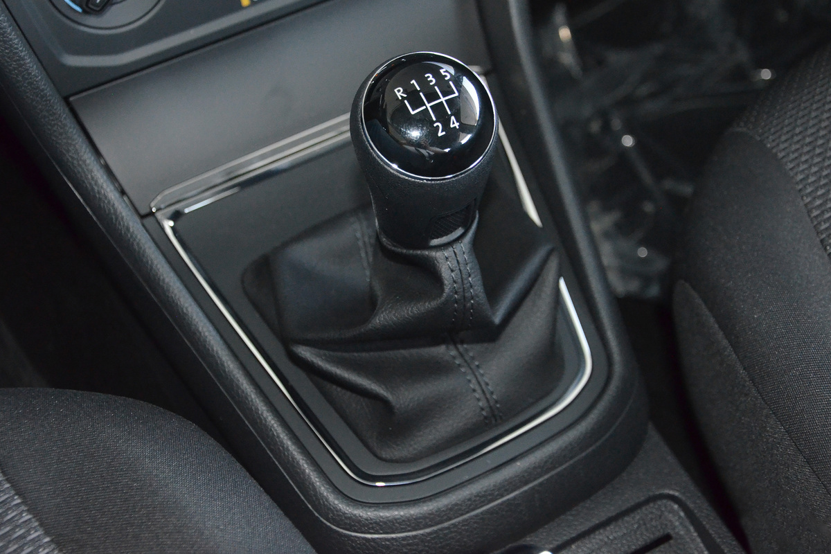 深度探索2017全新宝来1.6L手动时尚型