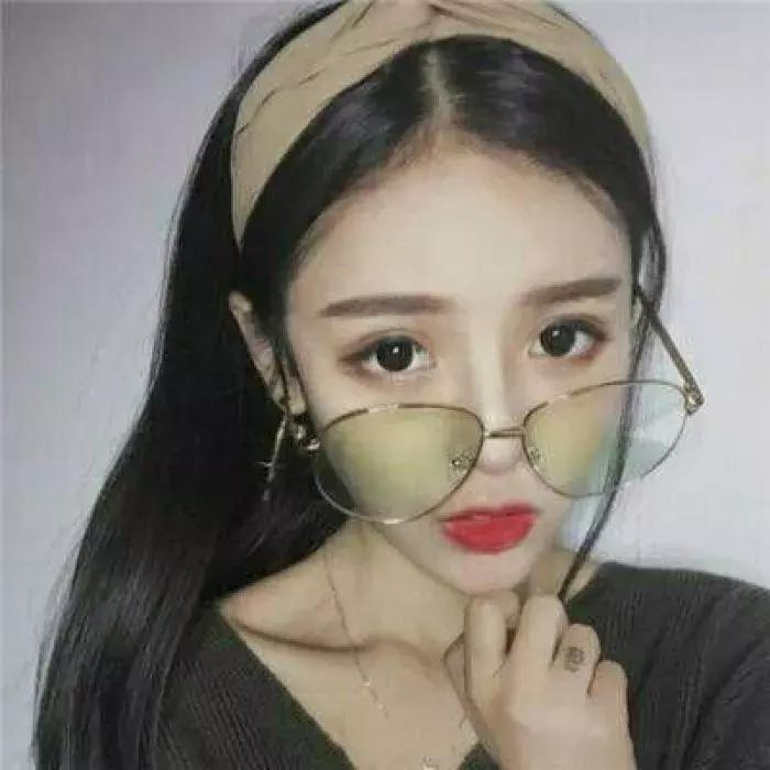 时尚的人戴什么眼镜好,时髦的人都在穿些啥