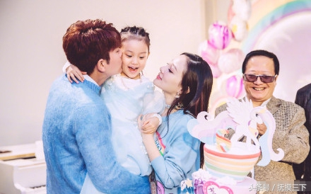 贾乃亮李小璐为甜馨过8岁生日,李小璐甜馨王诗龄