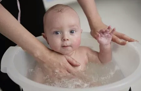 打完疫苗洗澡了对疫苗有什么影响,打完第三针疫苗多少时间可以洗澡