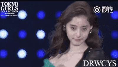 除了它也没谁了！既减龄又百搭，可以从20岁穿到50岁！