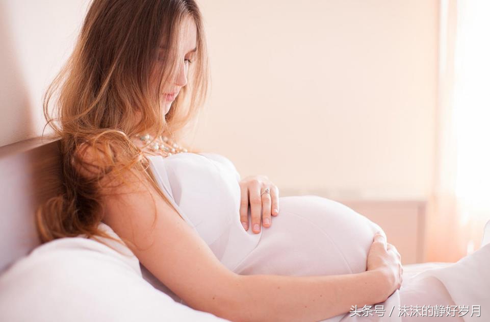 孕早期见红让准妈妈惊慌失措，医生检查后却说是正常，能放心吗？