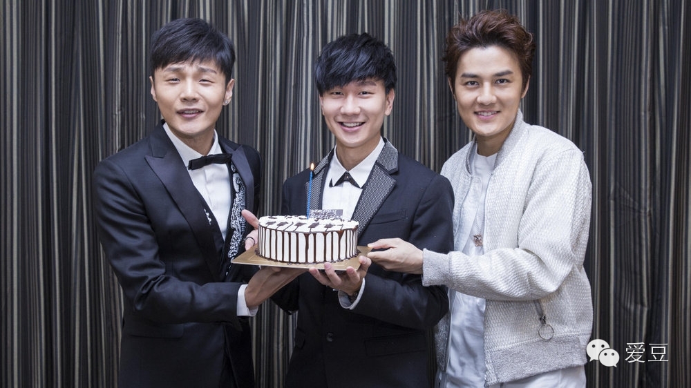 qq音乐盛典bigbang,qq音乐盛典bigbang领奖合集