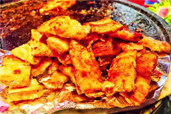 独特的烤肉让你开启味觉新世界,好吃的烤肉让你回味无穷