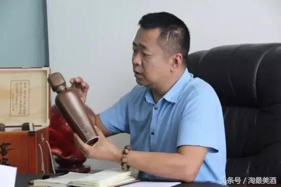 让酒会呼吸，他是玩家更是行家