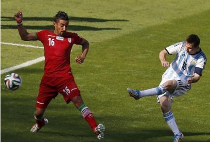 2010世界杯范佩西头球是哪一场,范佩西世界杯鱼跃头球