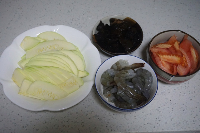 日常买菜不知道买什么吃,冬天买这三种菜来做很美味