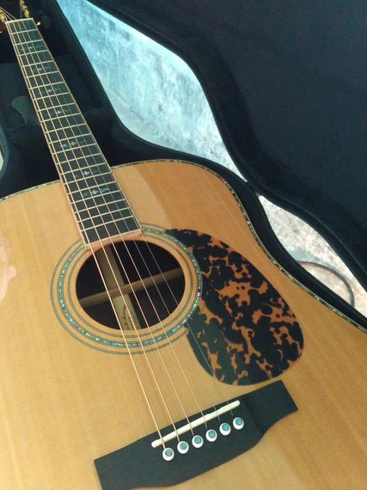 五千内入门好轻松木吉他选购指南,吉他初学者买面单还是合板吉他