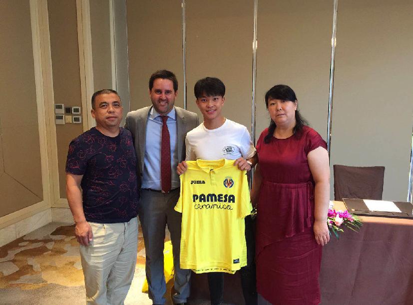 中国足球小将庆祝c罗,巴萨皇马中国少年