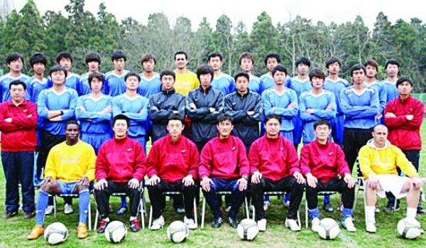 往自家球门踢三脚都不进,往自家球门踢都进不了球