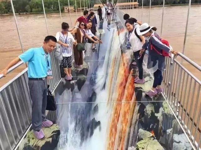 最吓人的十大旅游景点中国,玉屏山玻璃栈道特效吓人视频