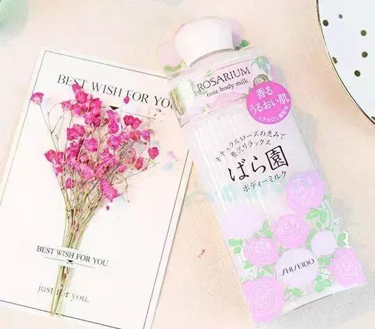 散发女性魅力的护理产品,玫瑰香味护肤品