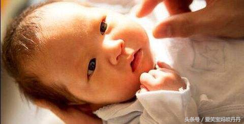 小宝宝鼻子内有鼻屎需要抠出来么,宝宝有鼻屎很硬正确清理方法