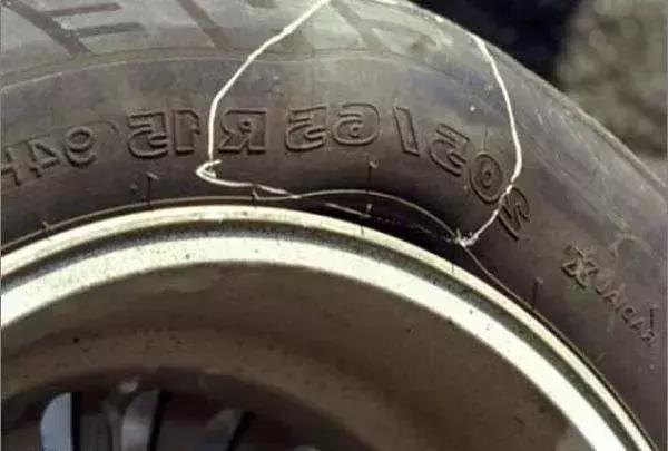 轮胎鼓包还能继续用吗,轮胎轻微鼓包还能继续开吗