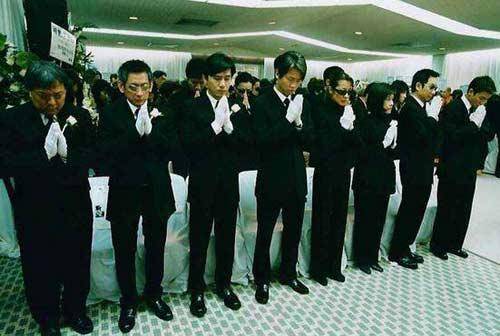 赵文卓梅艳芳扶灵,梅艳芳扶灵赵文卓