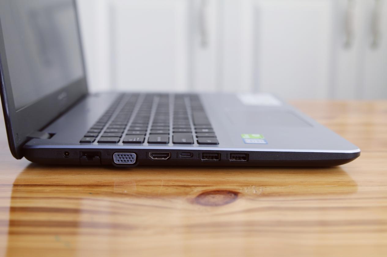 华硕笔记本fl8000u有光驱吗,华硕笔记本fl8000u屏幕