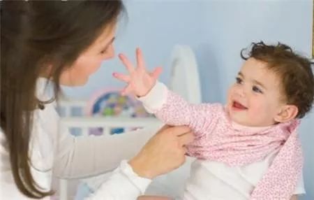 宝宝喉咙拍痰拍不出,宝宝咳嗽有痰怎么拍后背