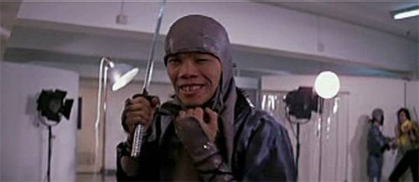 还记得《山狗》的蛇佬吗？原来他是一名美术指导