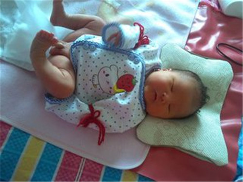 新生儿脚内翻怎么判断严重,新生儿脚内翻有什么方法矫正