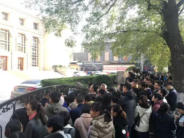 广场舞大妈都找到兼职工作,北京广场舞大妈跳舞视频