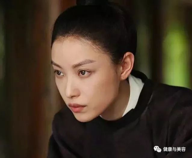 《凰权》剧照曝光,get一个极美的倪妮式温雅淡妆!