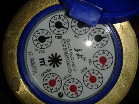 水表转得越快水费就越高么,水表校验是正常的为什么水费还高