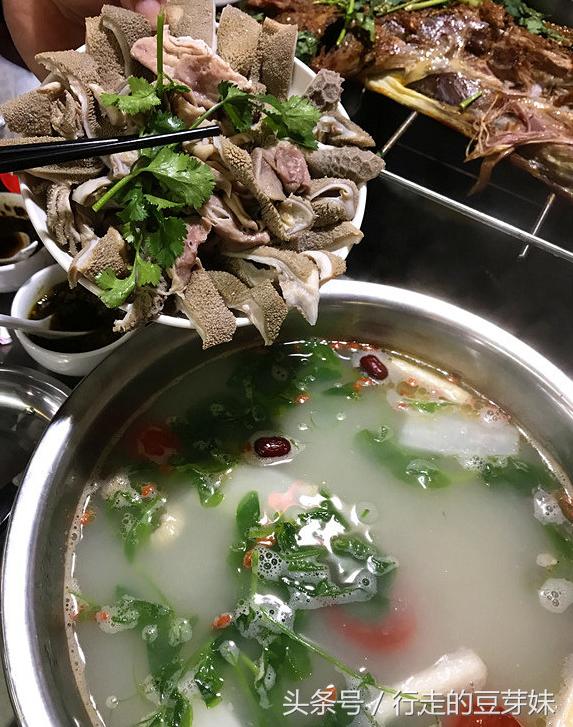 整只烤全羊需提前预定,整只烤全羊开始预定