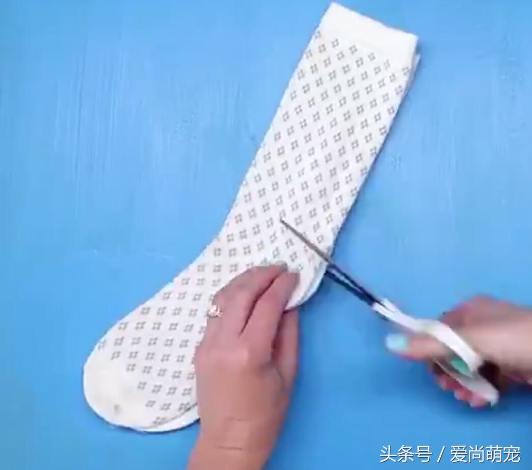 怎么给狗狗自制保暖衣,diy金毛狗狗衣服