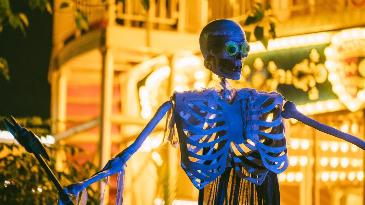 要说万圣节哪家强?这里可是连许巍都被吸引来一起“鬼”混了!