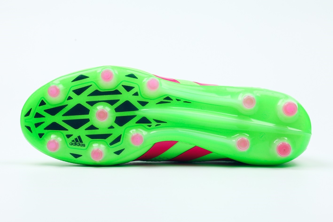 哪种足球鞋穿得最舒服,正确穿的足球鞋