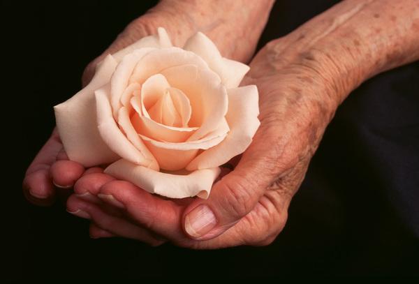 49岁的妈妈被检查出意外怀孕,发现女儿怀孕了家里人该怎么办