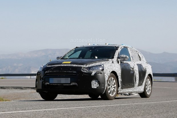 国产全新福克斯谍照/丰田CH-R赛车亮相/广汽讴歌TLX-L亮相