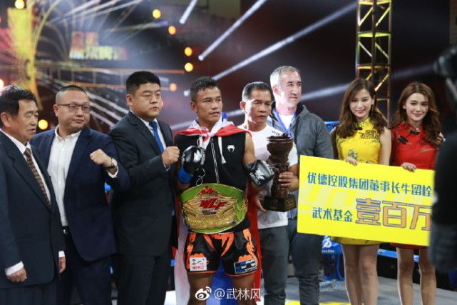 武僧一龙比赛5秒出10拳,一龙罕见高扫腿ko对手功力深厚