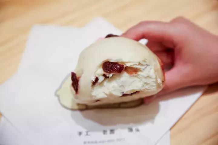 这个来自台湾的包子，香到连手指都想吞下去！吃了就上瘾！