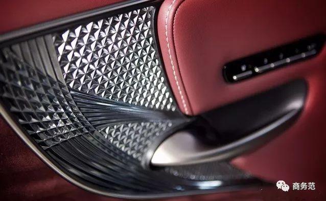 这些玻璃做的东西，为什么能拍出天价？