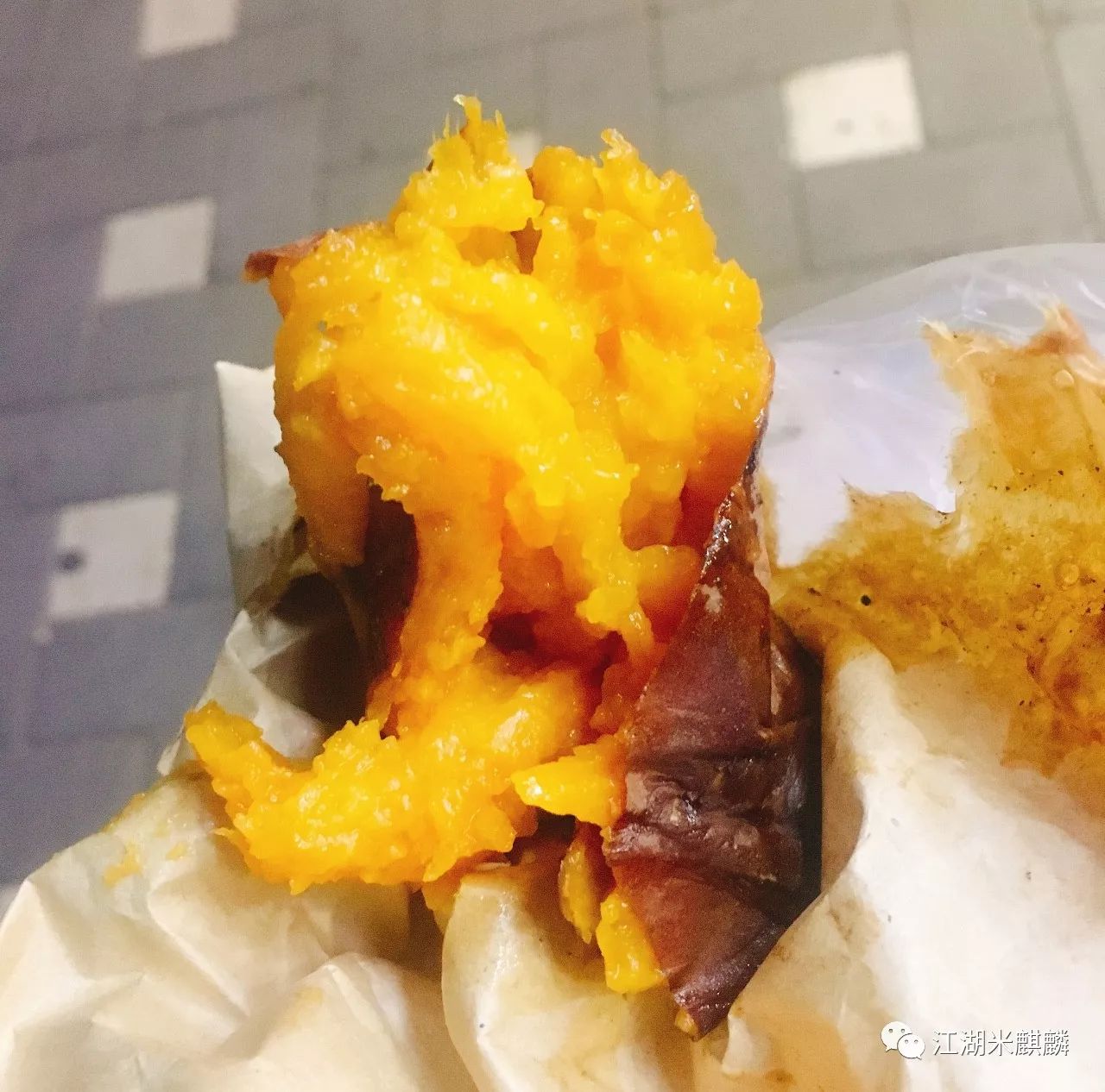 没了推着“汽油罐”的小贩,我们还能去哪吃甜到流汁儿的烤红薯?