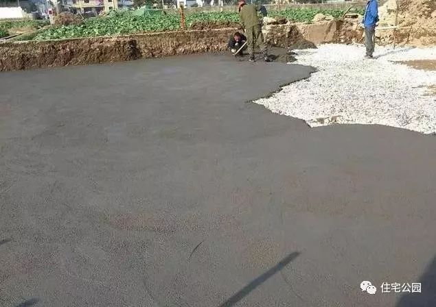 冬天浇筑混凝土必须盖塑料薄膜吗,冬天10度左右混凝土要做保温吗