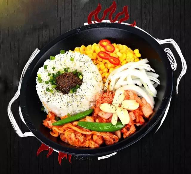 滋滋滋~香死拧的~这家板烧厨房在广元凤凰里圈了大把吃货~