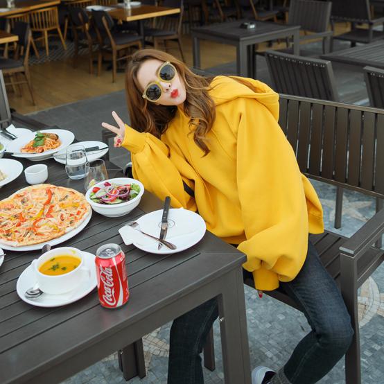 秋冬卫衣推荐内搭,秋冬穿搭人手必备的卫衣