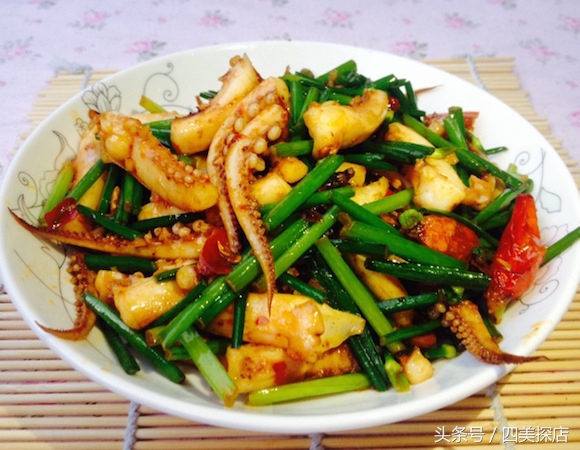 鱿鱼都能和什么一起炒,一吃鱿鱼就胃痛反胃