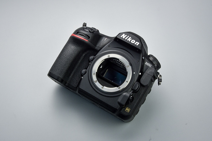 尼康d850可以碾压同价格的微单吗,尼康d850与尼康d5连拍对比测评