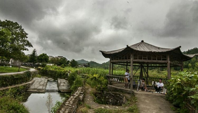 西递附近最著名的景点,西递村美丽的风景