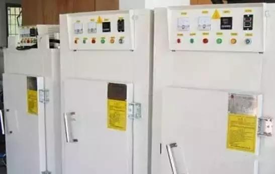 藏区老蜜蜡极品鸡油黄,鸡油老蜜蜡用紫光灯打是什么颜色