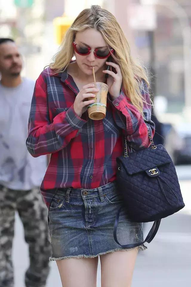 刘雯背过的红蓝色包包,刘雯和热巴双肩包