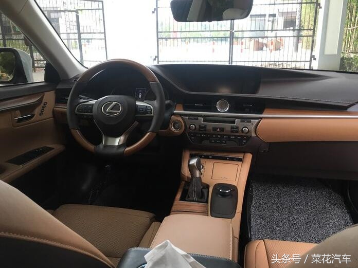 雷克萨斯30万提车,33万雷克萨斯